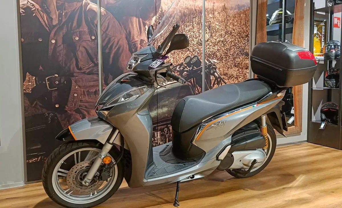 Honda SH 300 i ABS (2016 - 20) (2)