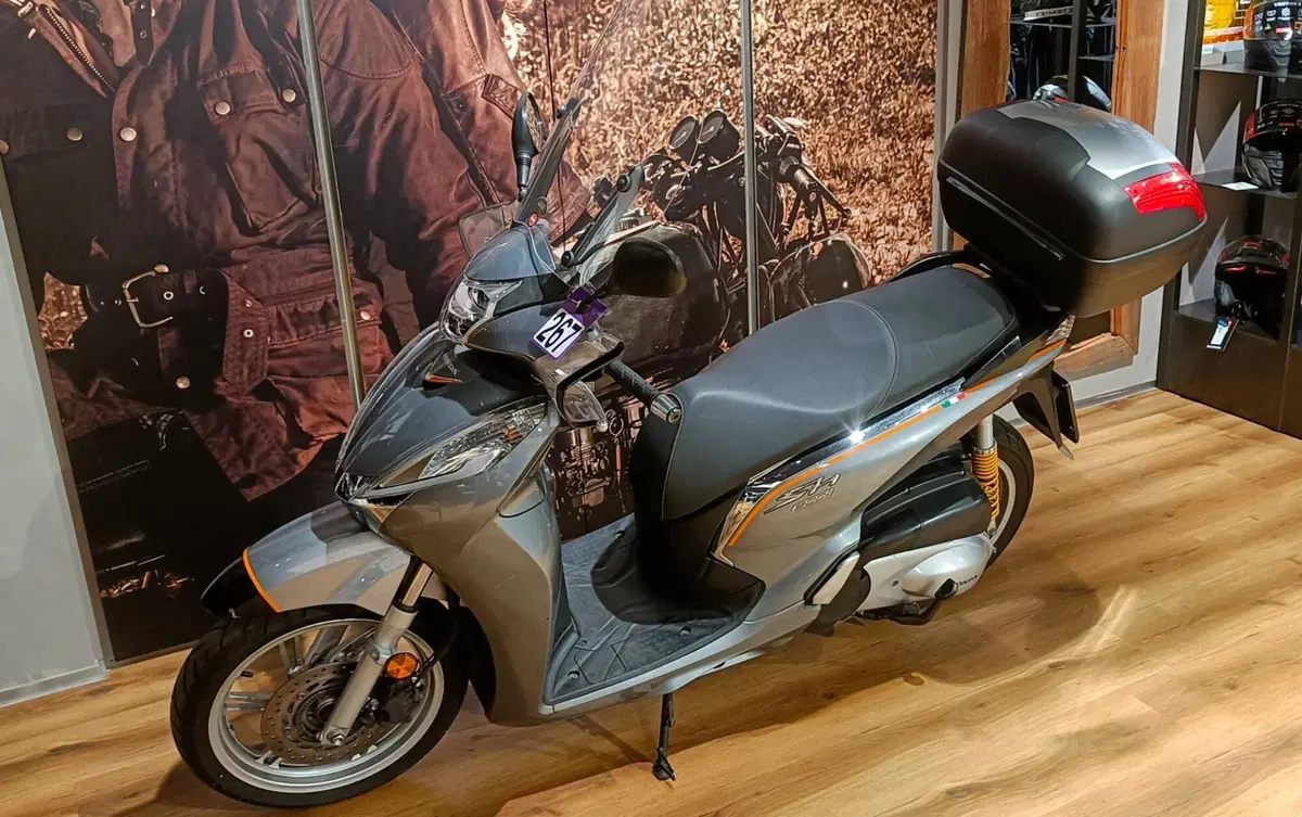 Honda SH 300 i ABS (2016 - 20) (3)