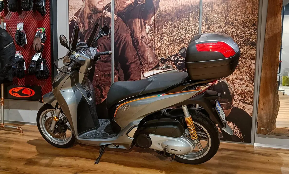Honda SH 300 i ABS (2016 - 20) (4)