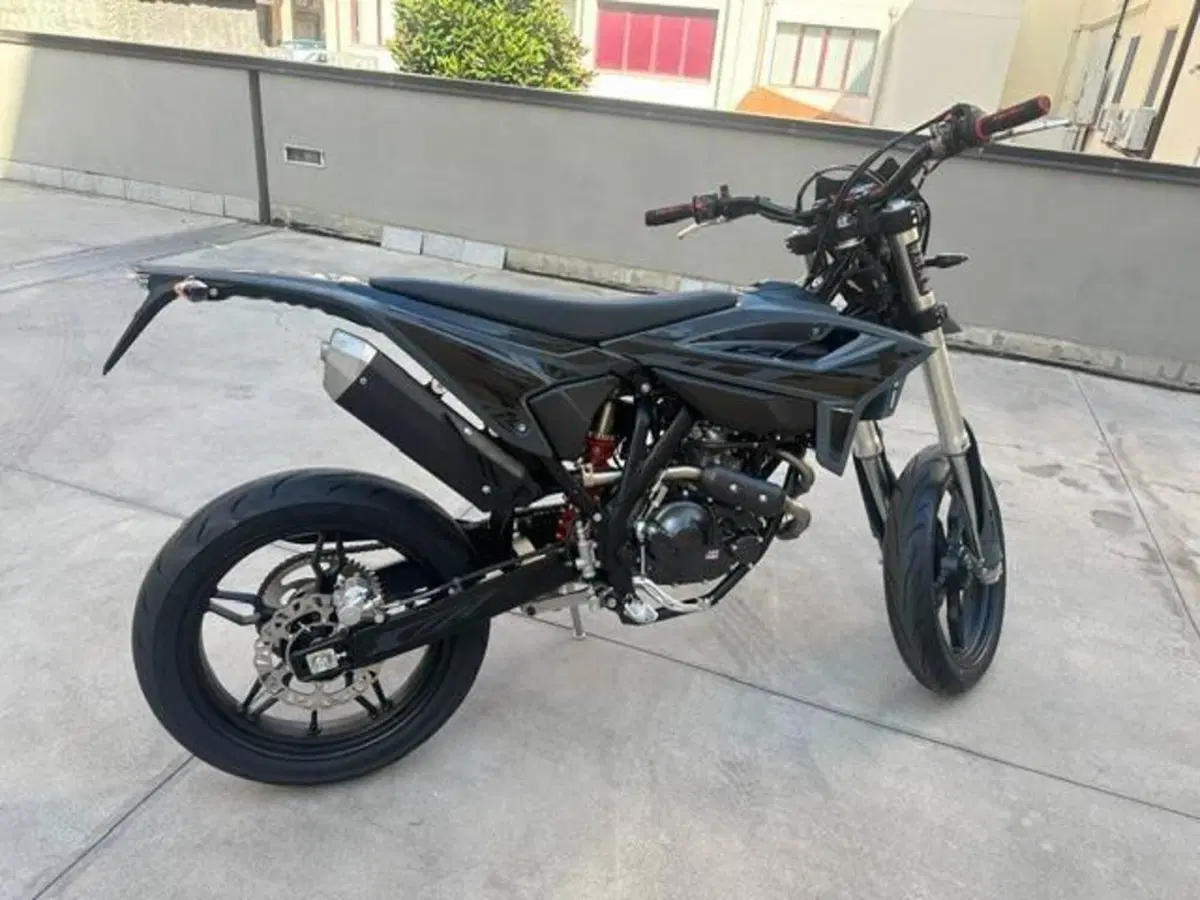 Betamotor RR 125 4T Motard T - X Special Edition (2025 - 26) (2)