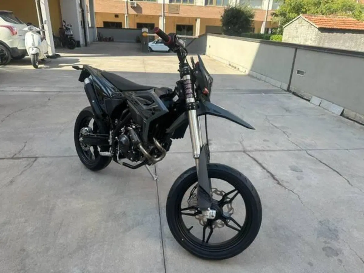 Betamotor RR 125 4T Motard T - X Special Edition (2025 - 26) (3)