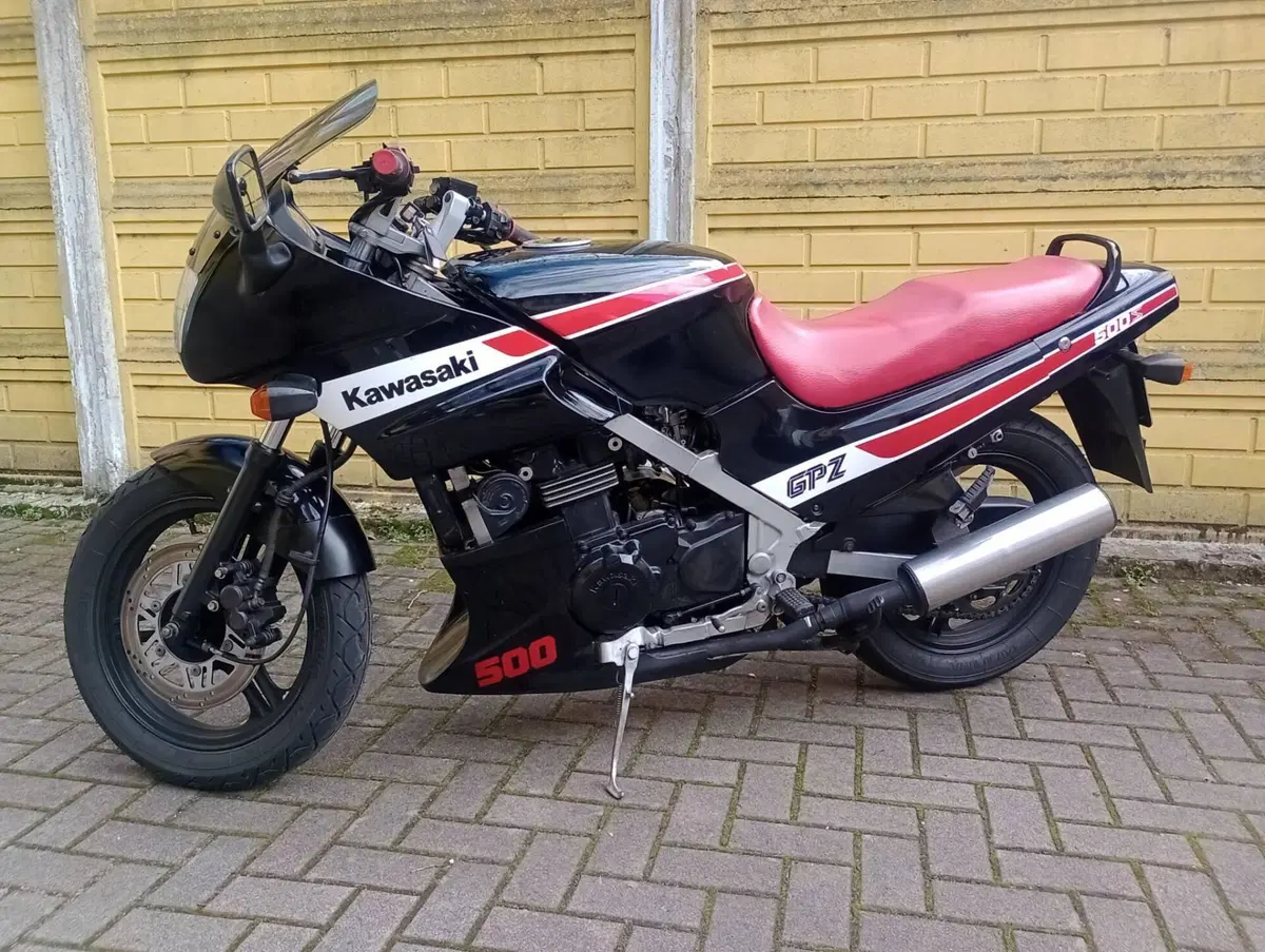 Kawasaki GPz 500 S