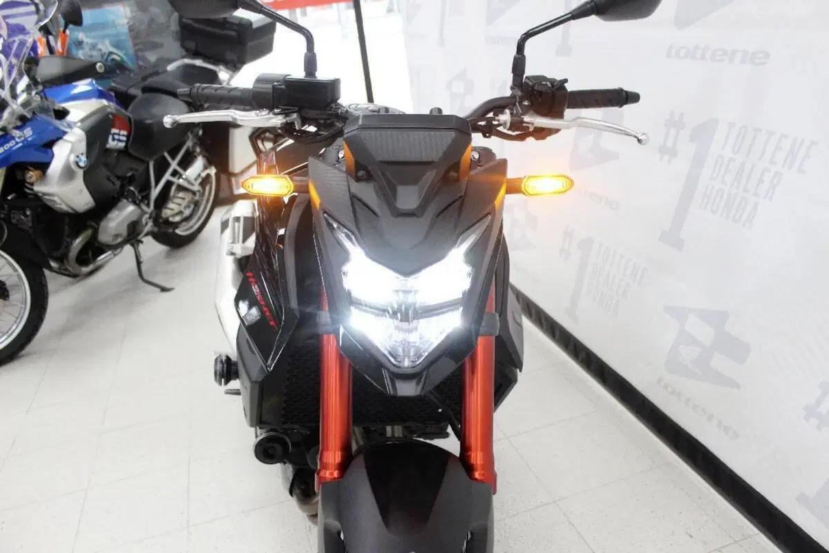 Honda CB 750 Hornet (2023 - 24) (4)