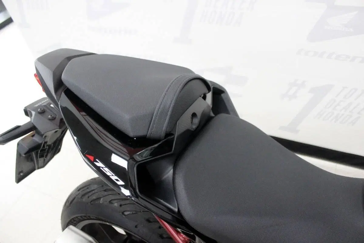 Honda CB 750 Hornet (2023 - 24) (5)