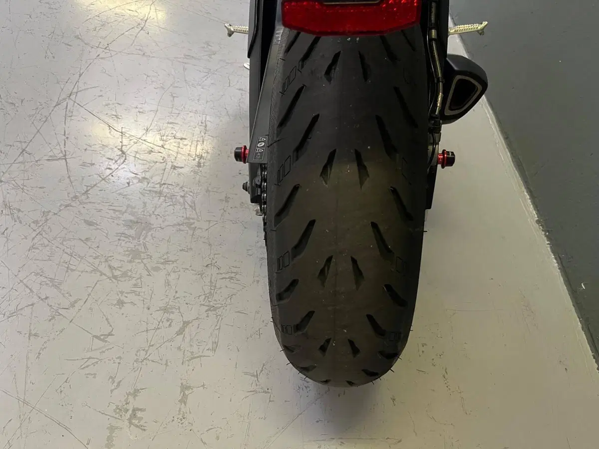 Triumph Street Triple 765 RS (2023 - 26) (9)