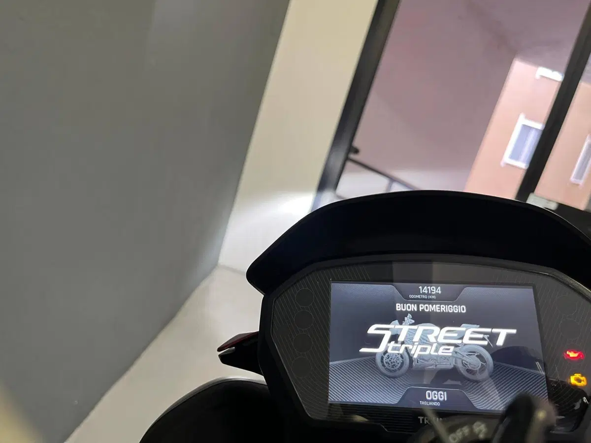Triumph Street Triple 765 RS (2023 - 26) (11)
