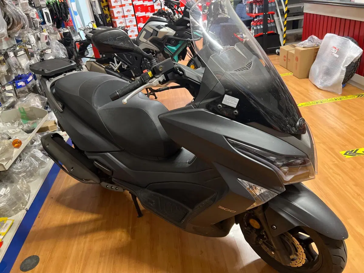 Kymco X-Town 300i (2021 - 24) (3)