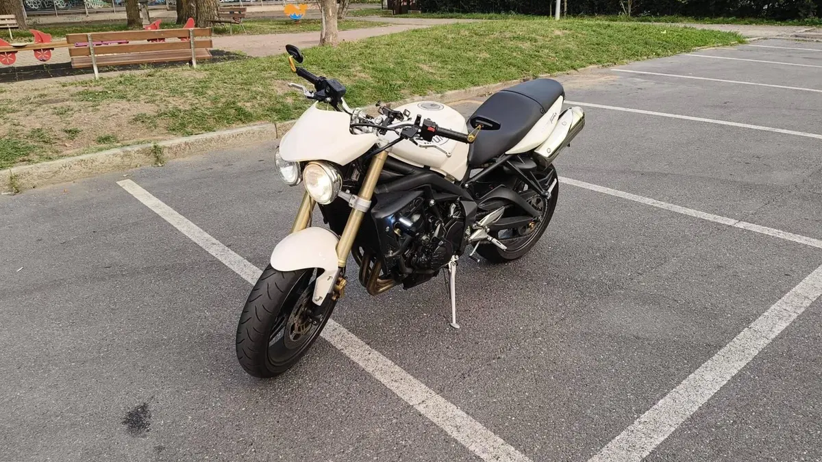 Triumph Street Triple (2007 - 12) (2)