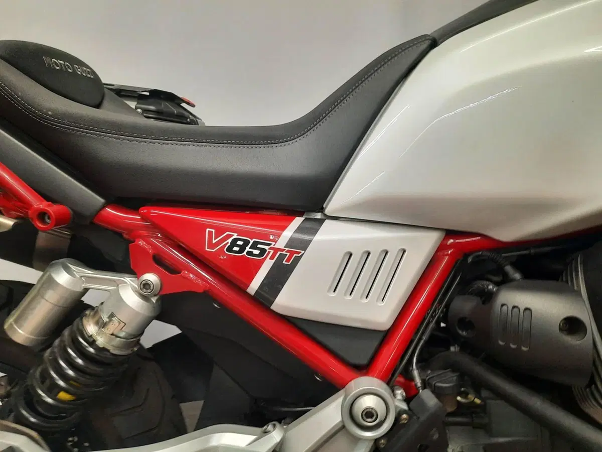 Moto Guzzi V85 TT (2019 - 20) (5)
