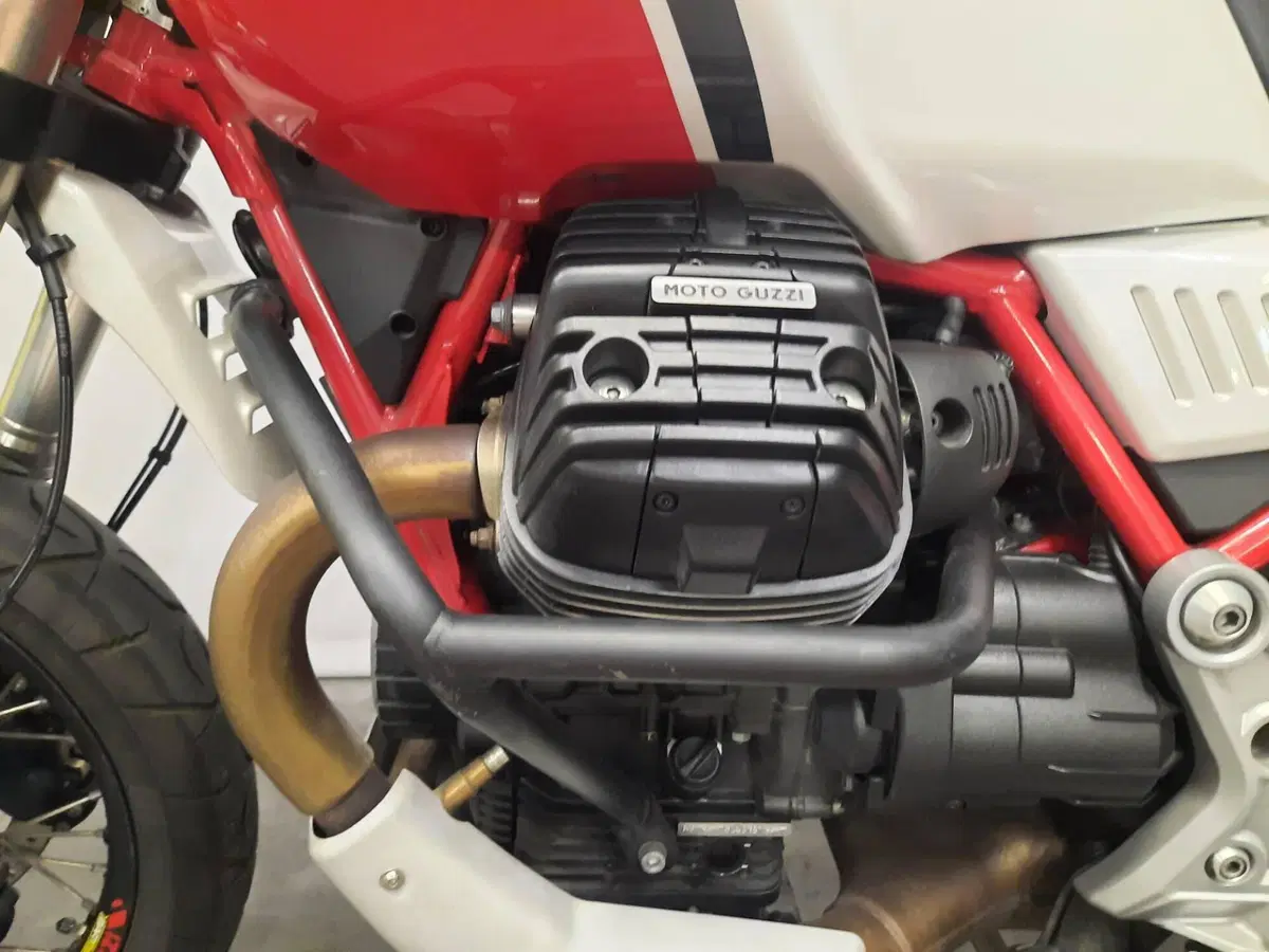 Moto Guzzi V85 TT (2019 - 20) (13)