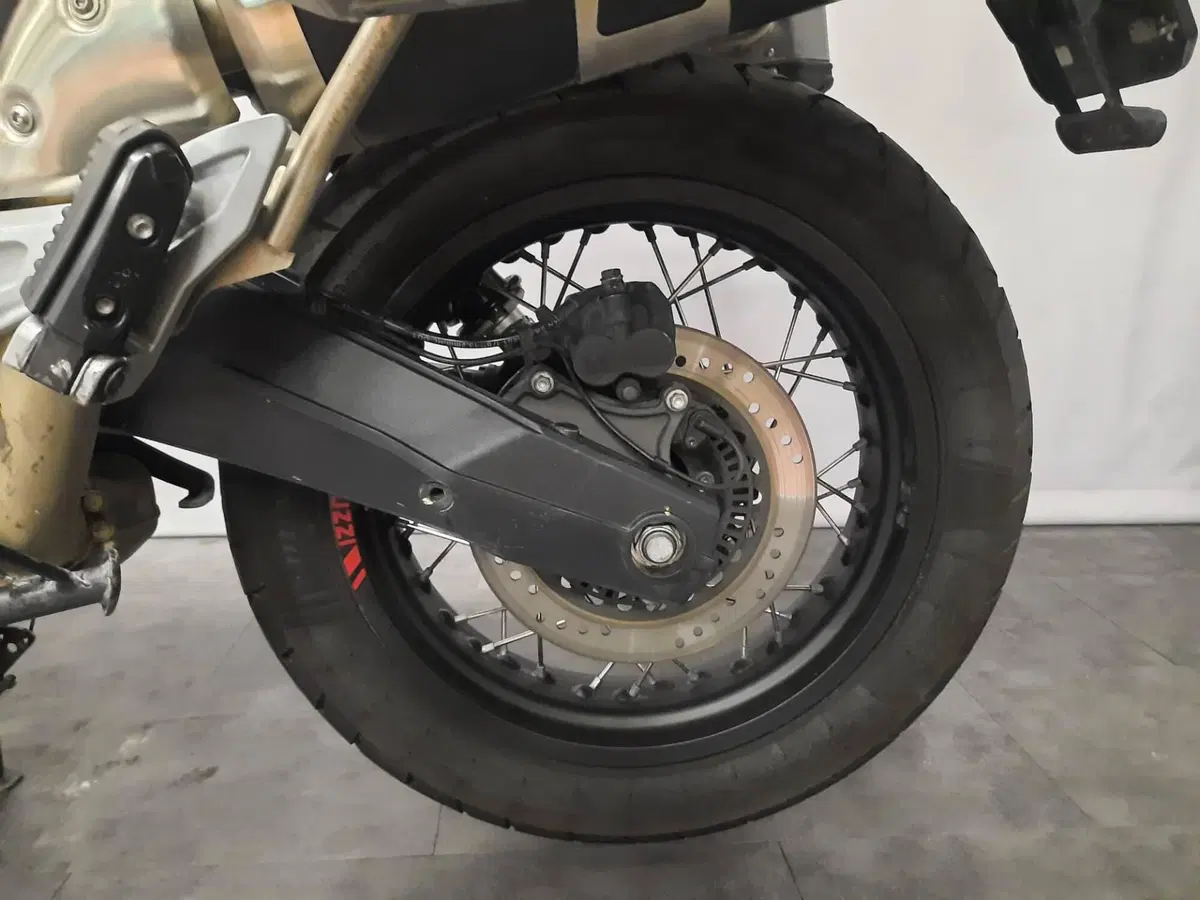 Moto Guzzi V85 TT (2019 - 20) (19)