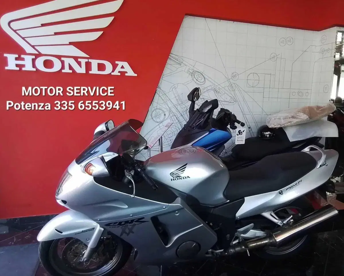 Honda CBR1100XX, la Superblackbird che sfidò la Hayabusa a 8.900 euro