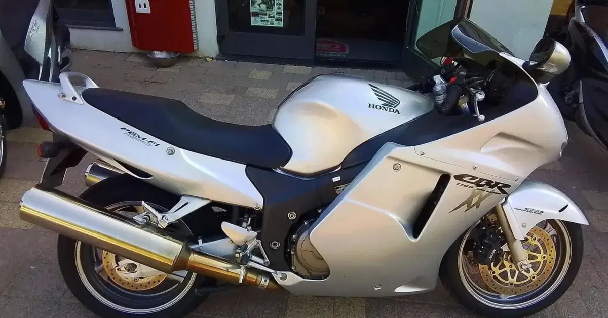 Honda CBR1100XX, la Superblackbird che sfidò la Hayabusa a 8.900 euro