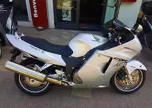Honda CBR1100XX, la Superblackbird che sfidò la Hayabusa a 8.900 euro