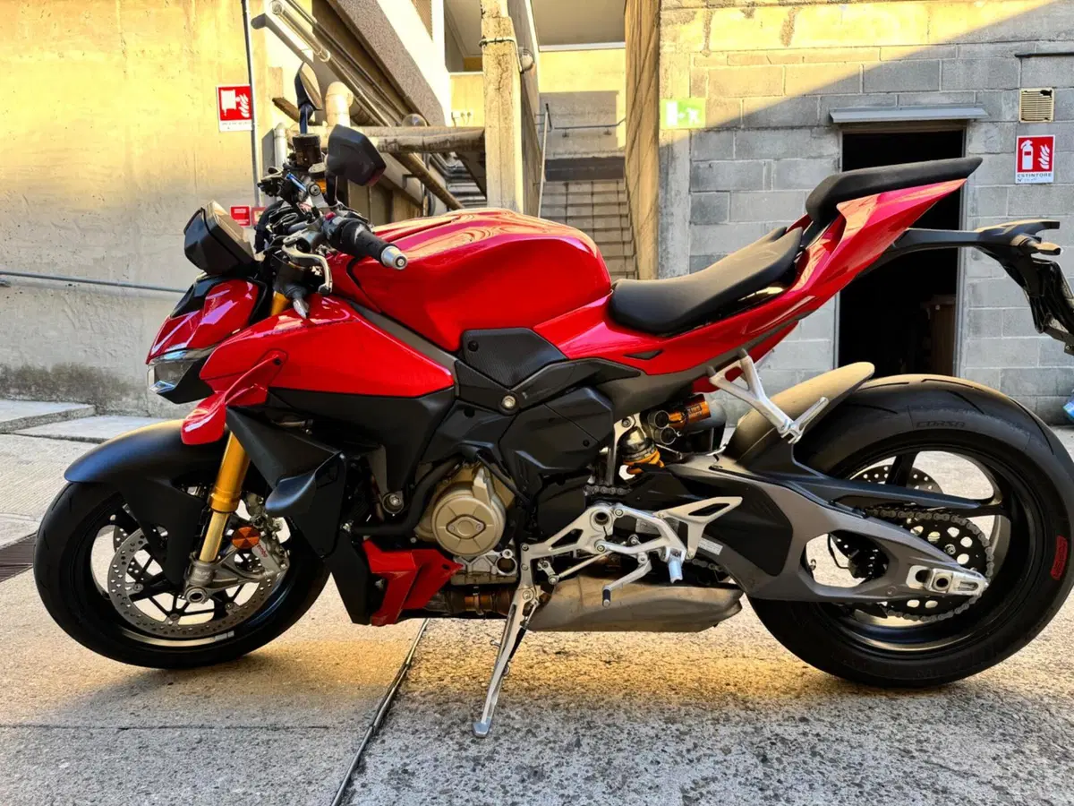 Ducati Streetfighter V4 S (2025 - 26) (5)