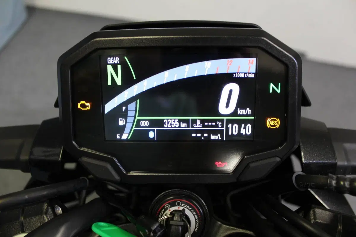 Kawasaki Z 500 SE (2024 - 26) (3)