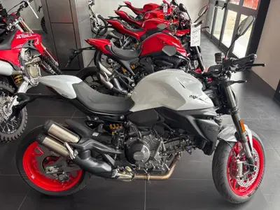 Ducati Monster 890 + (2026) usata