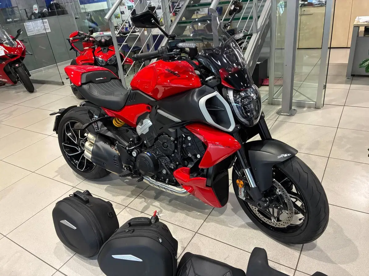 Ducati Diavel V4 (2023 - 26) (2)