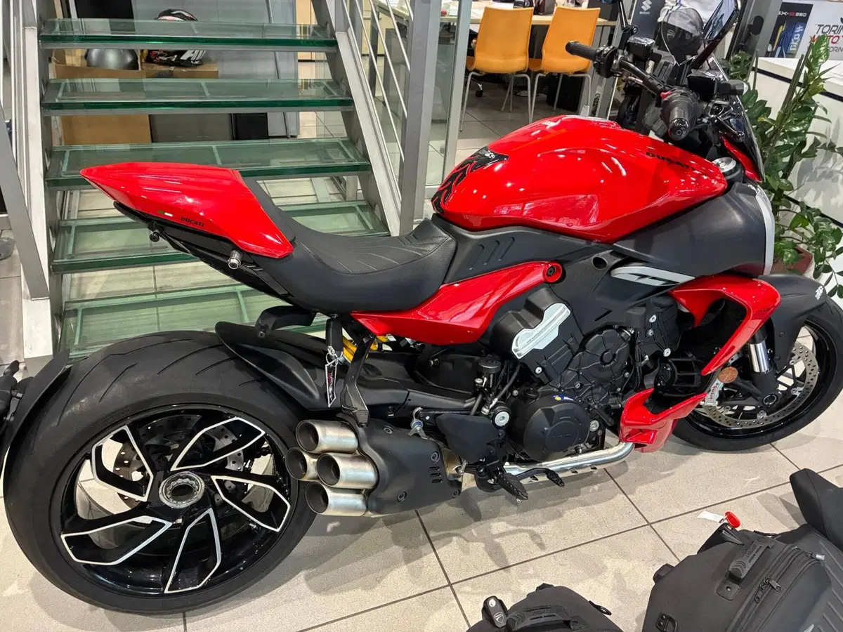 Ducati Diavel V4 (2023 - 26) (7)