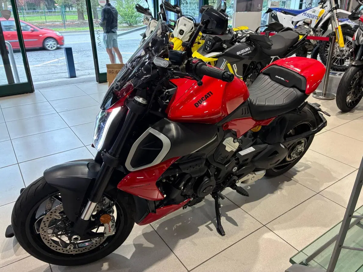 Ducati Diavel V4 (2023 - 26) (11)
