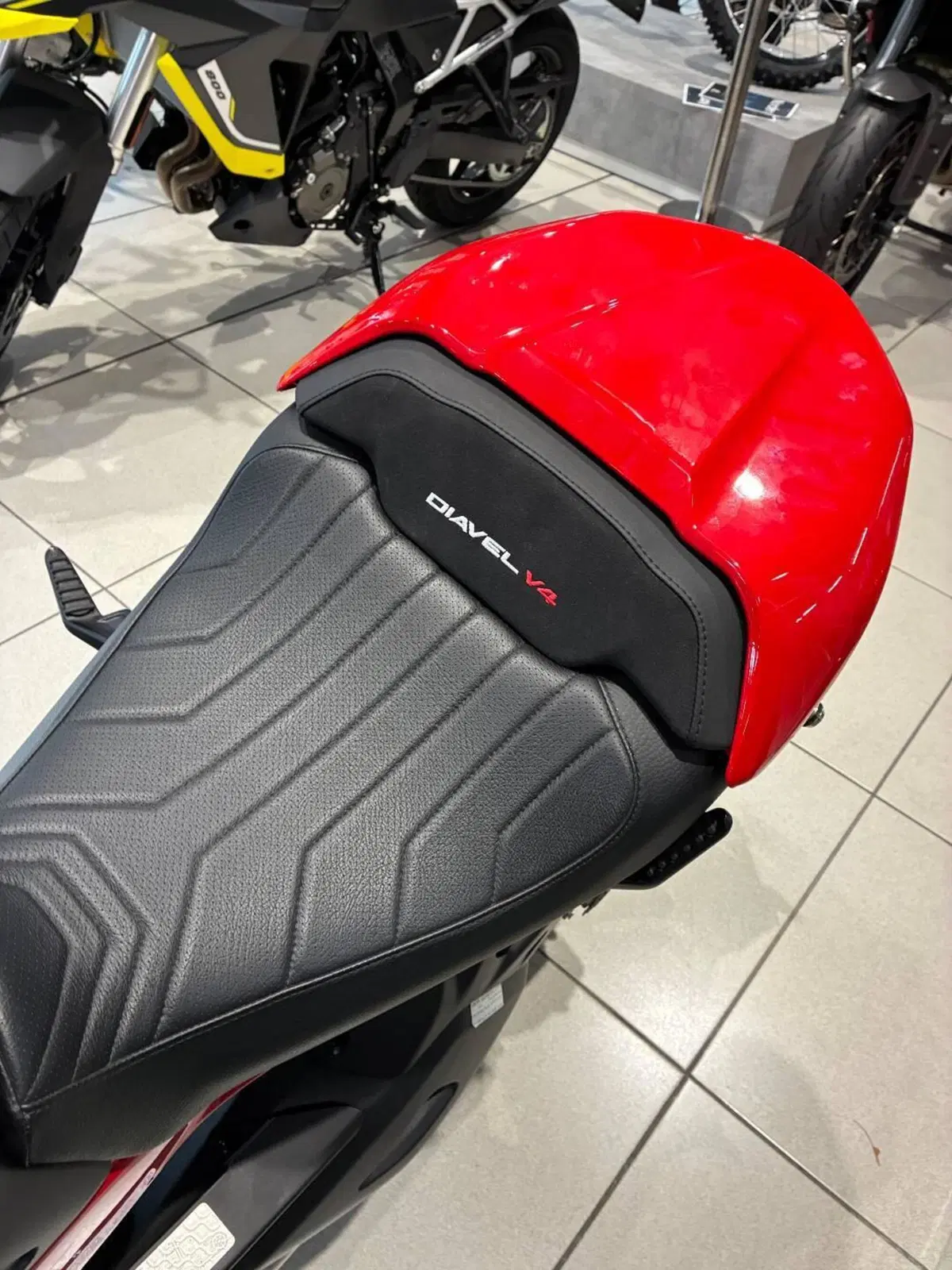 Ducati Diavel V4 (2023 - 26) (12)