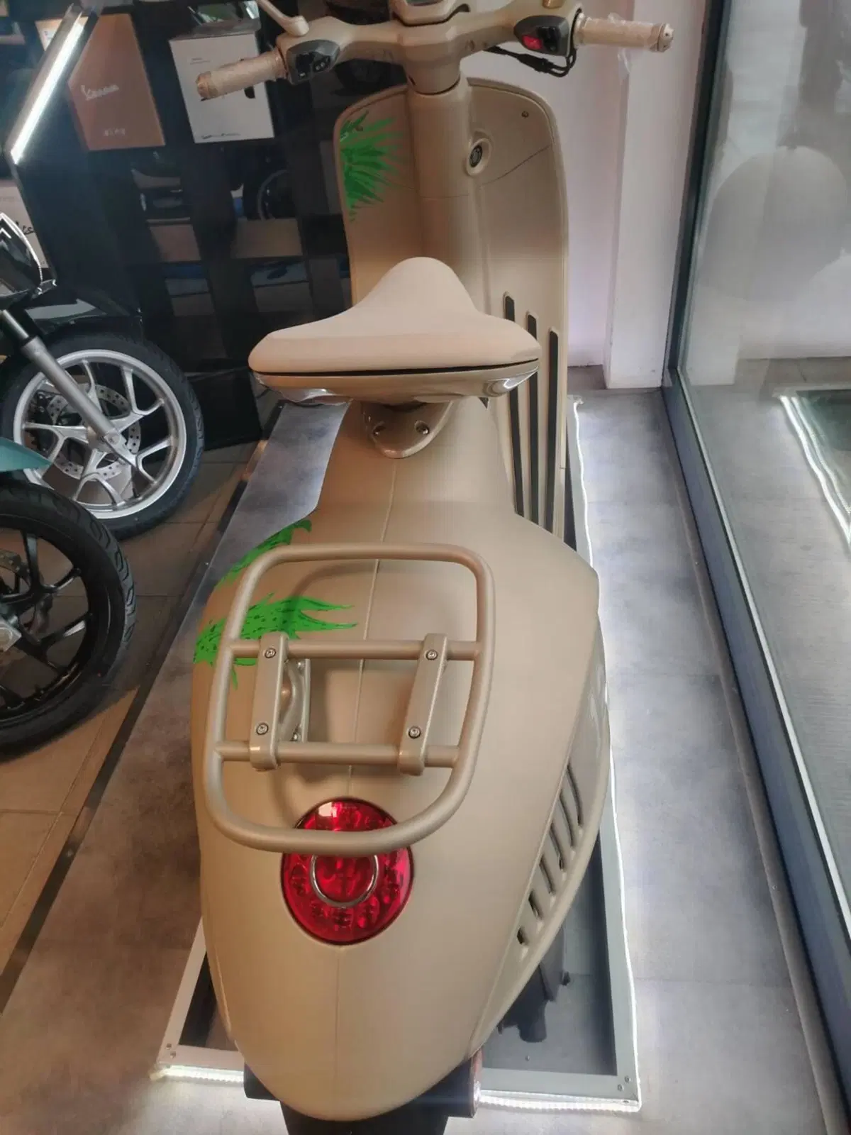 Vespa Vespa 946 Dragon 125 (2024) (5)