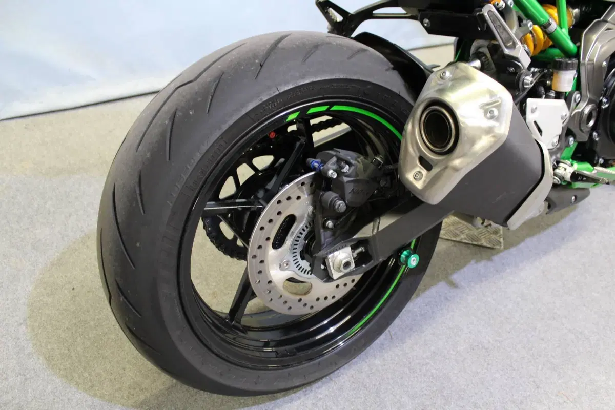 Kawasaki Z 900 SE (2022 - 24) (6)