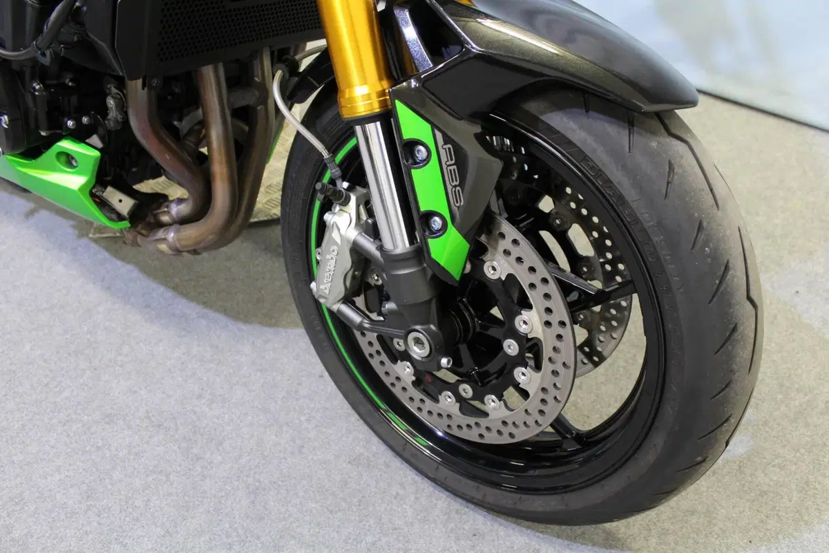 Kawasaki Z 900 SE (2022 - 24) (7)