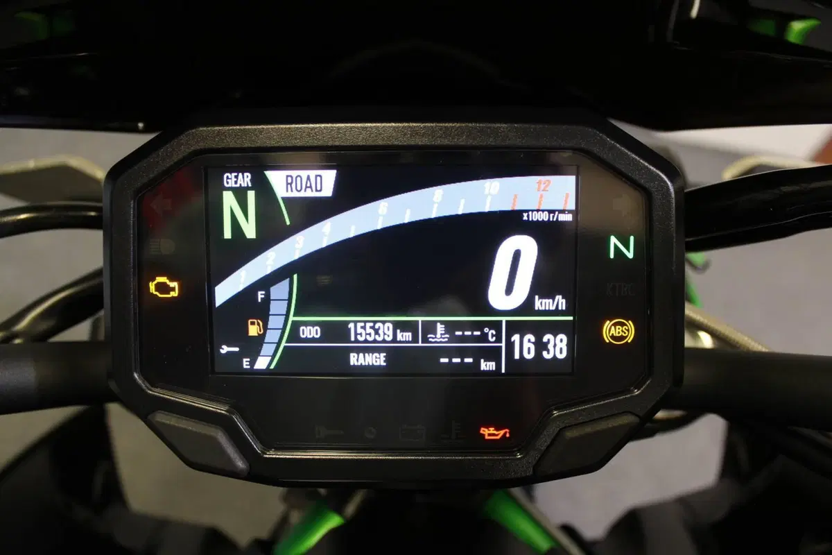 Kawasaki Z 900 SE (2022 - 24) (3)