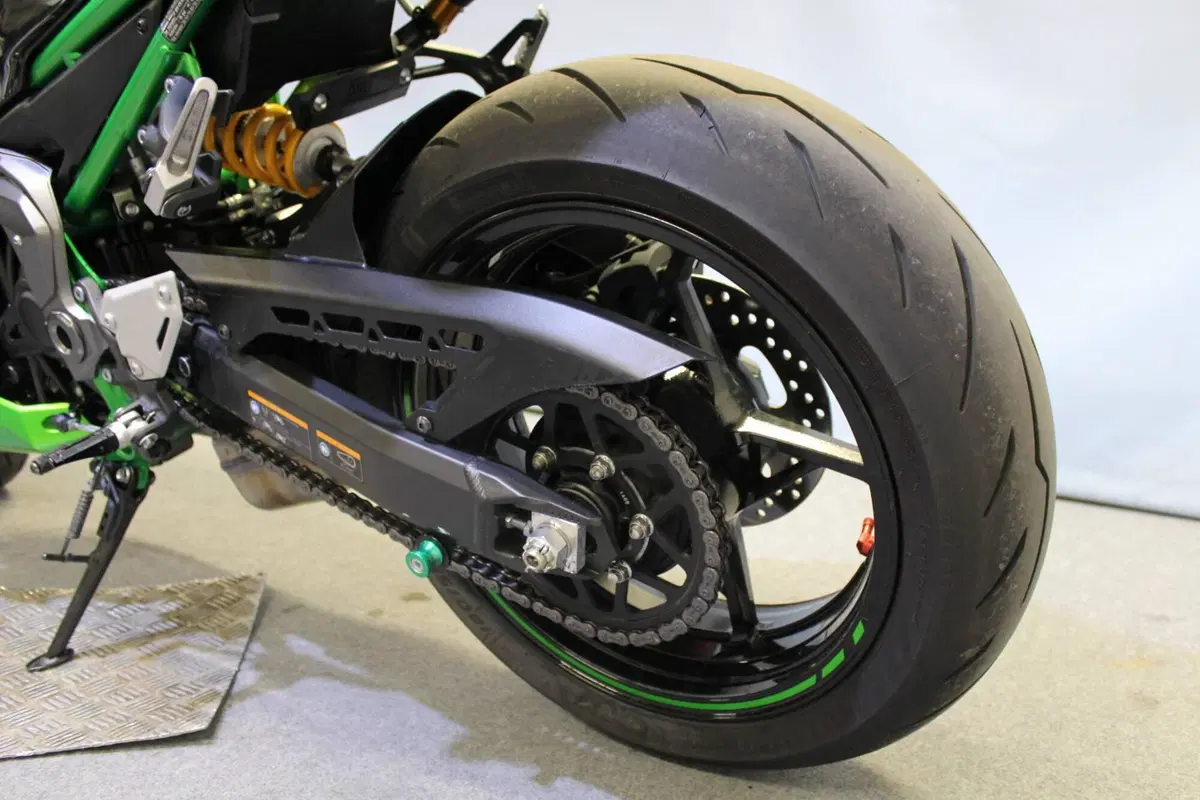 Kawasaki Z 900 SE (2022 - 24) (15)