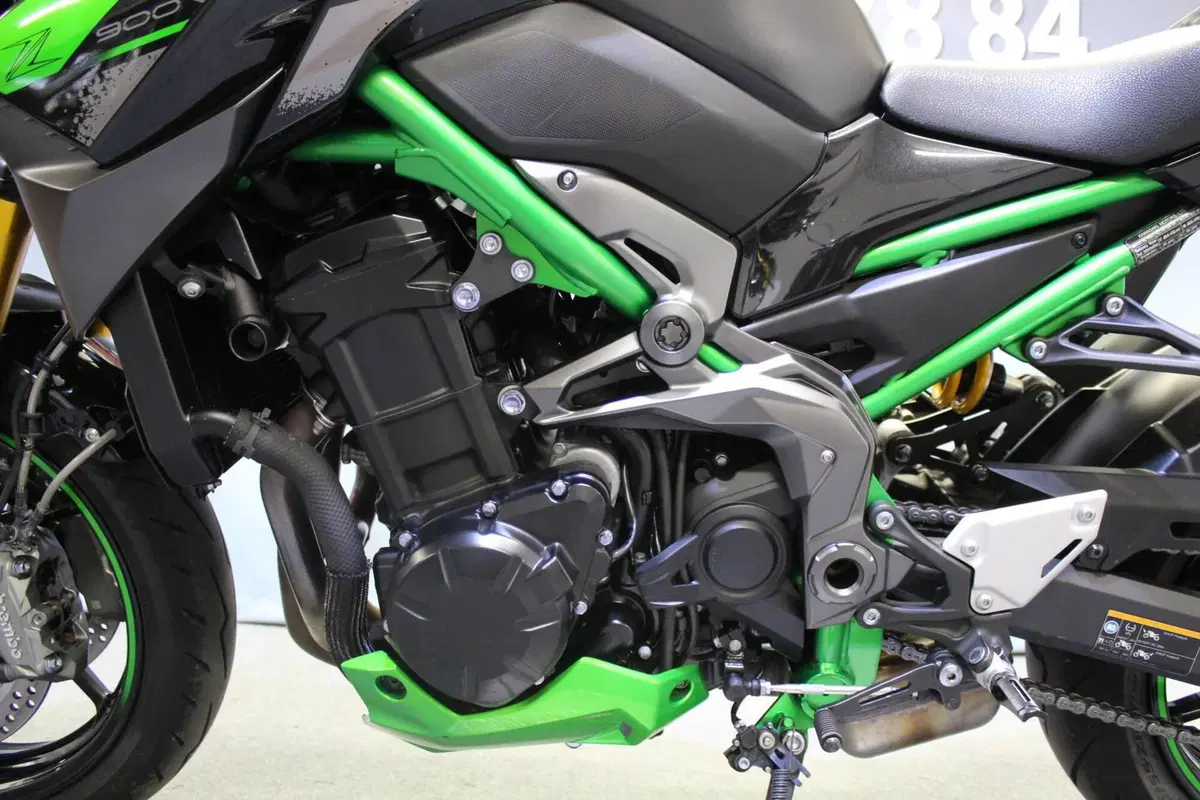 Kawasaki Z 900 SE (2022 - 24) (16)