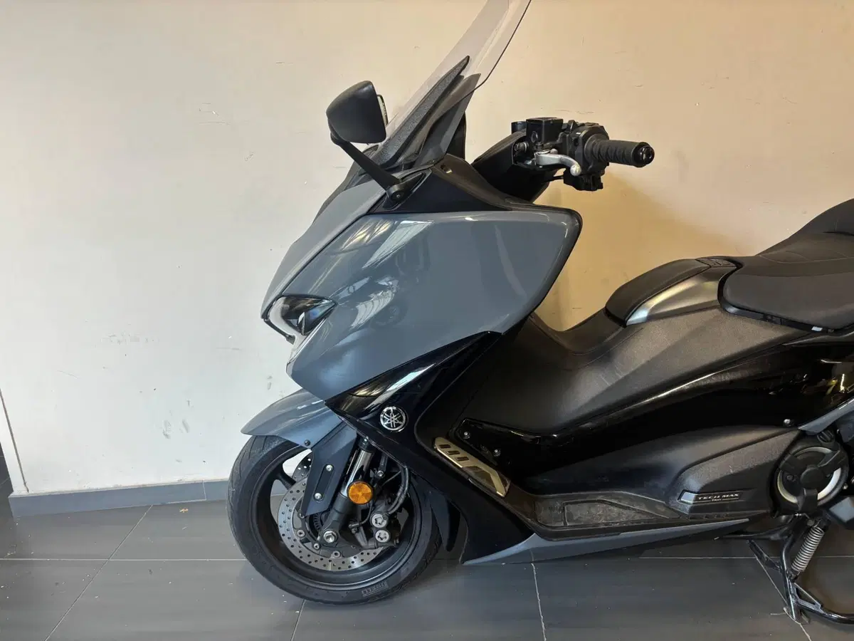 Yamaha T-Max 560 Tech Max (2021) (2)