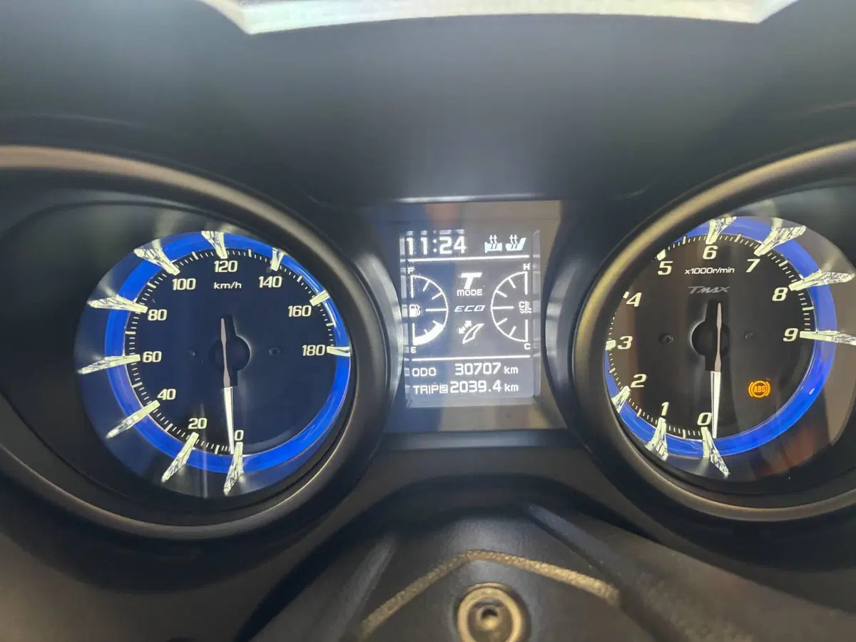 Yamaha T-Max 560 Tech Max (2021) (5)