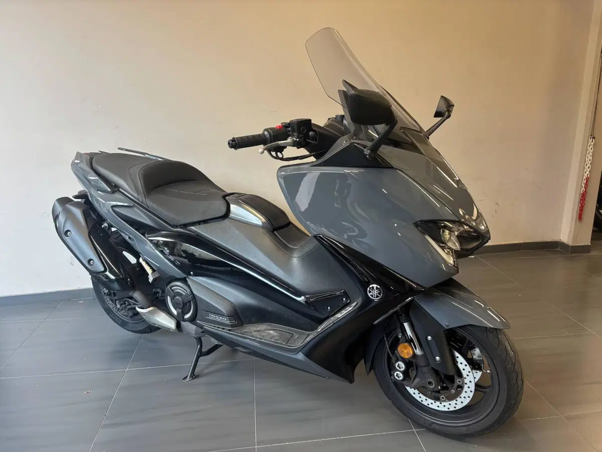 Yamaha T-Max 560 Tech Max (2021) (6)