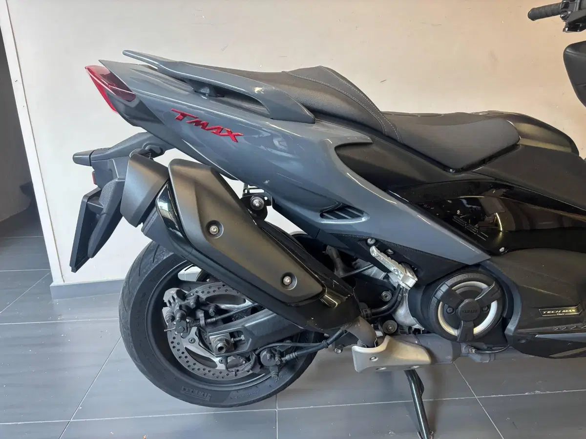 Yamaha T-Max 560 Tech Max (2021) (8)