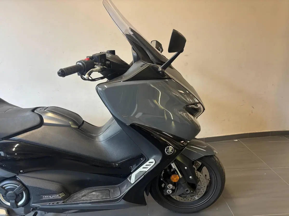 Yamaha T-Max 560 Tech Max (2021) (9)