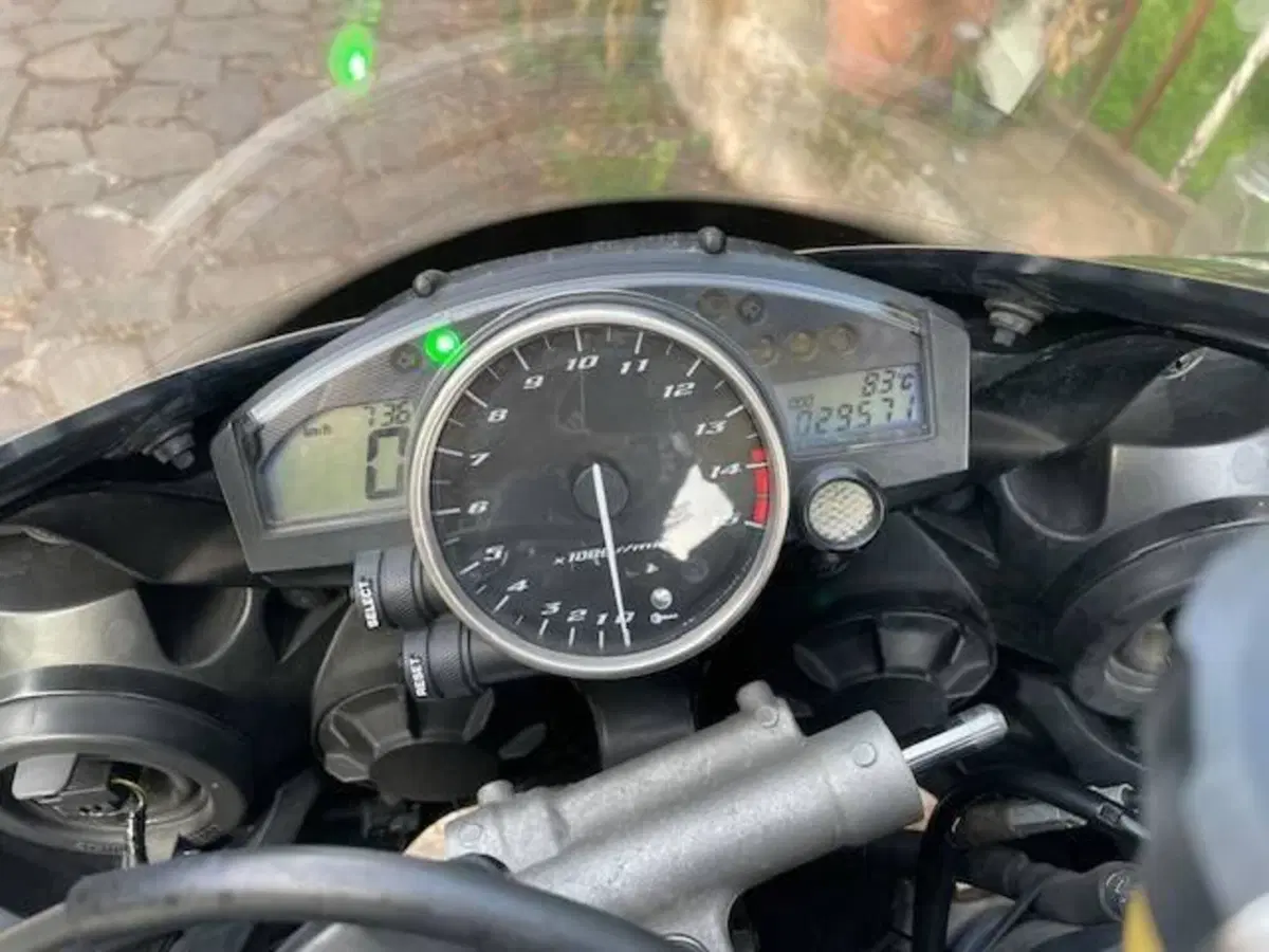 Yamaha YZF R1 (2006 - 07) (7)