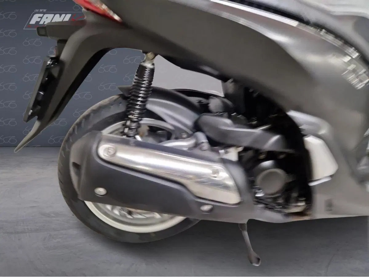 Honda SH 300 i ABS (2016 - 20) (6)
