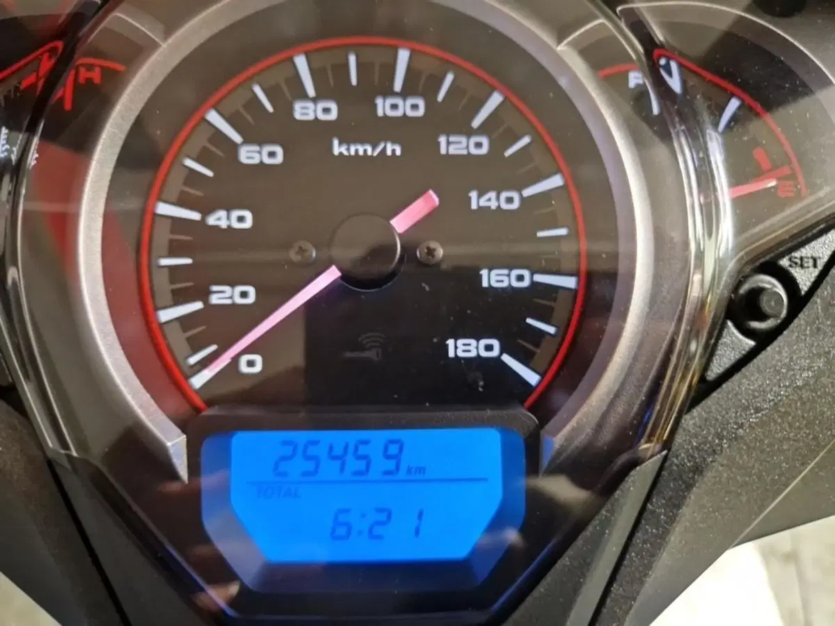 Honda SH 300 i ABS (2016 - 20) (7)