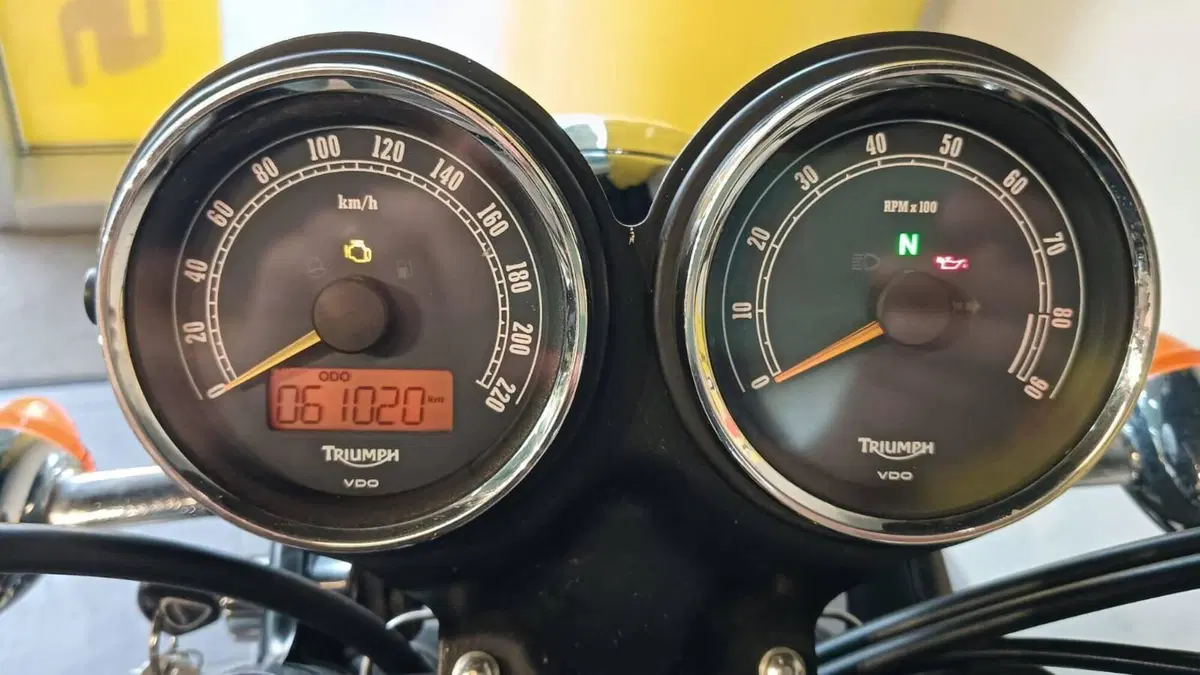 Triumph Bonneville T100 (2008 - 16) (5)