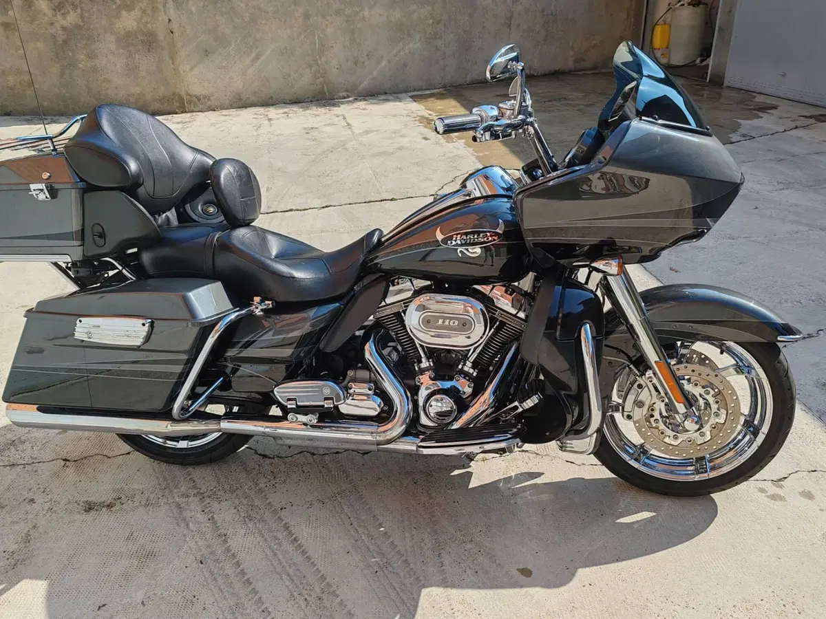 Harley-Davidson 1800 Road Glide Ultra (2011 - 12) - FLTRUSE