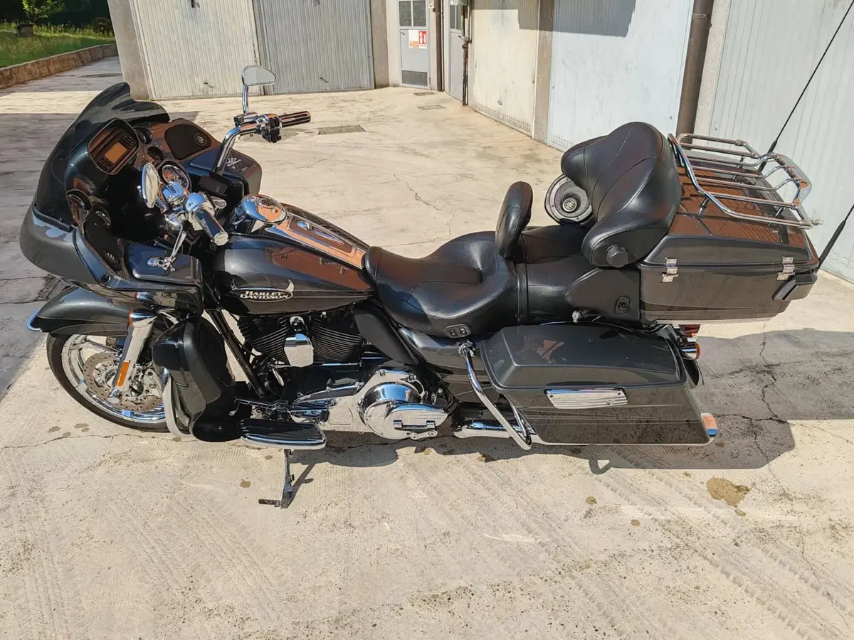 Harley-Davidson 1800 Road Glide Ultra (2011 - 12) - FLTRUSE (2)