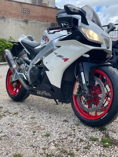 Aprilia RSV4 R (2009 - 12) usata