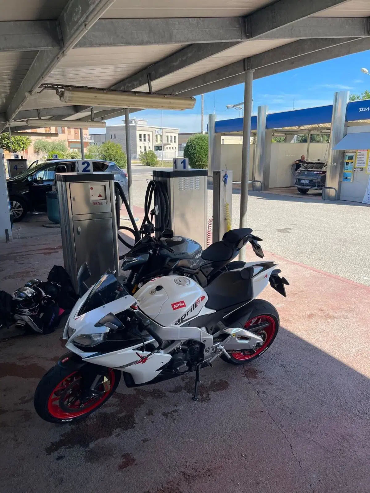Aprilia RSV4 R (2009 - 12) (3)