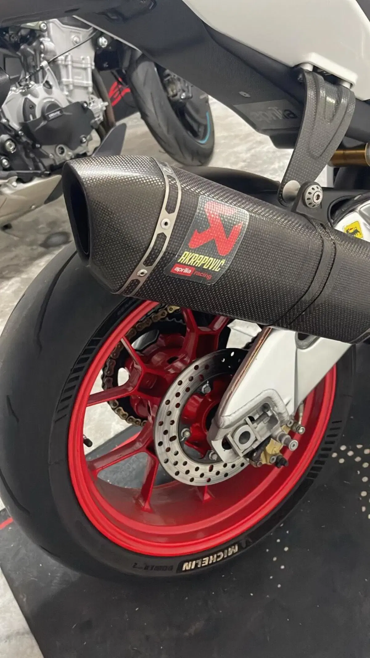 Aprilia RSV4 R (2009 - 12) (11)