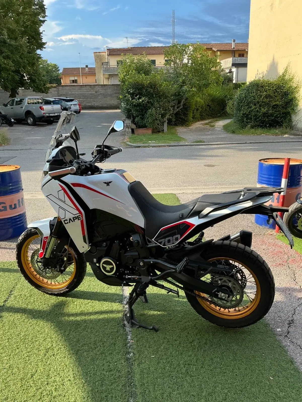Moto Morini X-Cape 700 Gold Edition (2025 - 26) (4)
