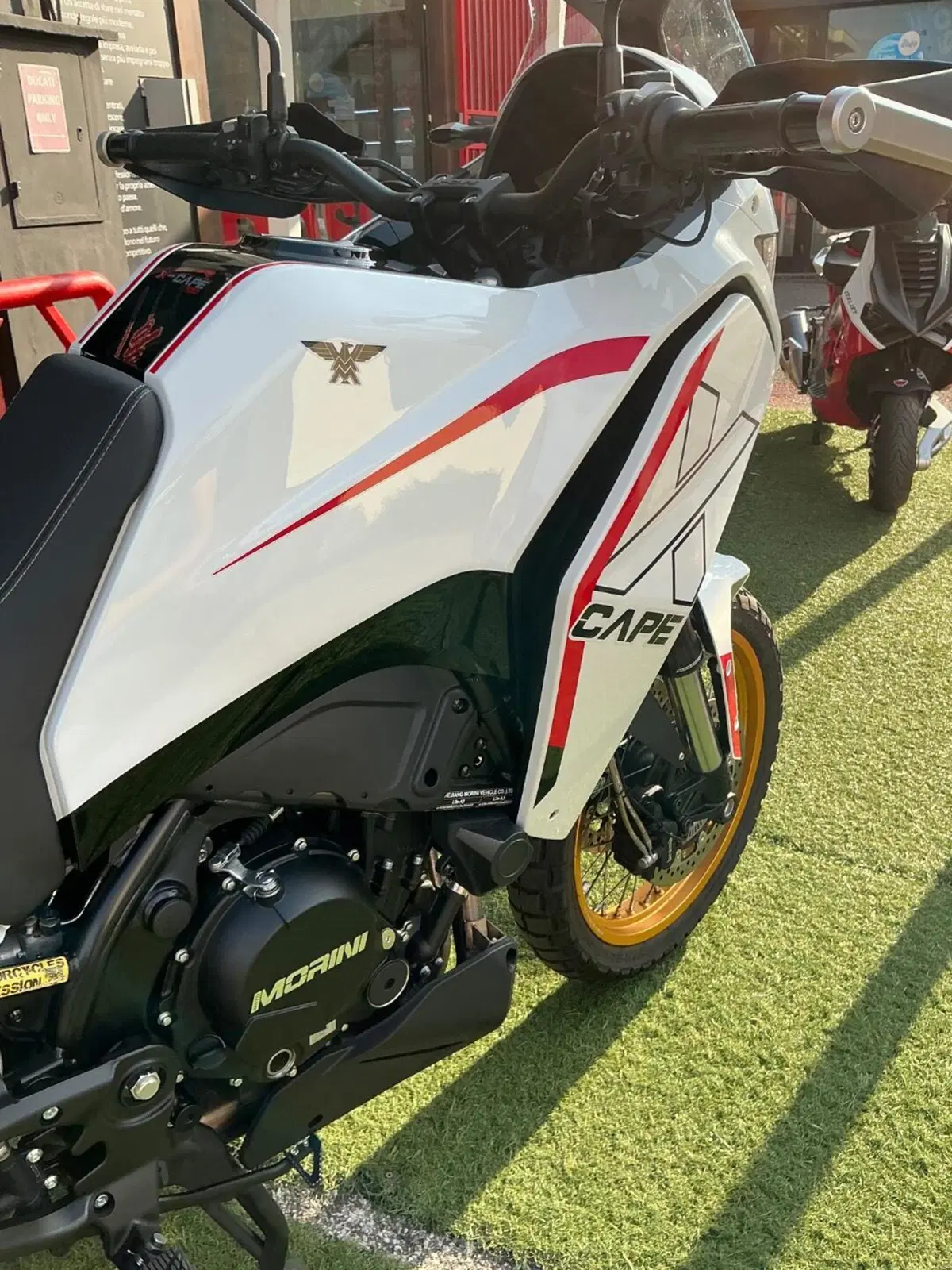 Moto Morini X-Cape 700 Gold Edition (2025 - 26) (9)