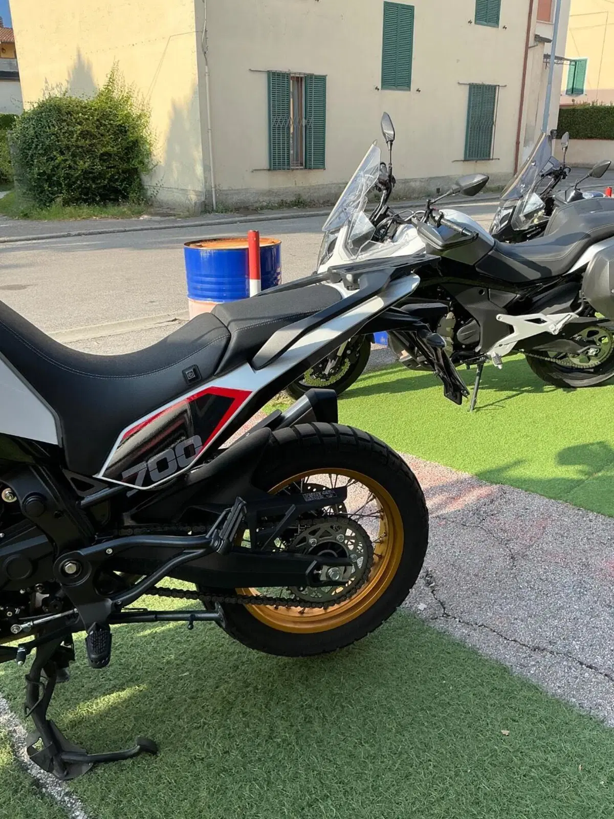 Moto Morini X-Cape 700 Gold Edition (2025 - 26) (11)