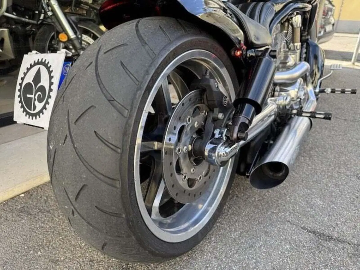 Harley-Davidson 1250 V-Rod Muscle (2009 - 17) - VRSCF (2)
