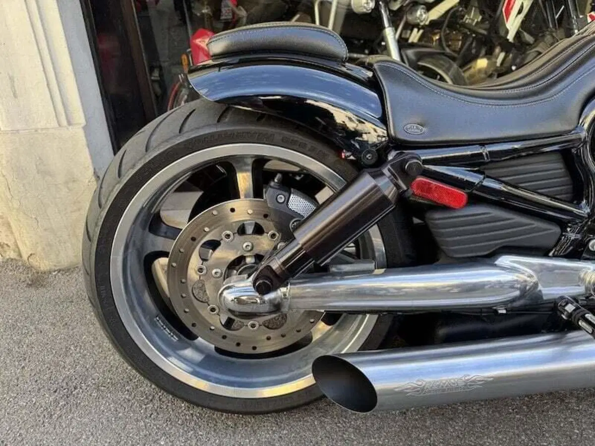 Harley-Davidson 1250 V-Rod Muscle (2009 - 17) - VRSCF (3)